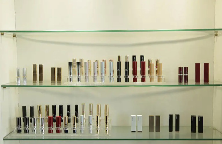The Science of Mascara Tubes: Jak receptury a balení spolupracují